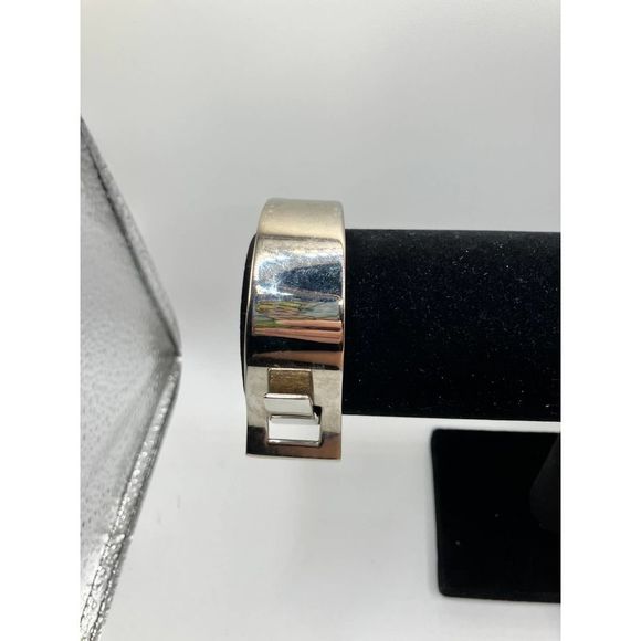 Buckle Shaped Modern Silver-Tone Hinged Bracelet! - Picture 12 of 13